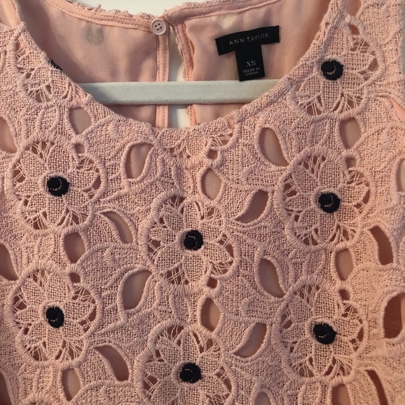 Ann Taylor flouncy top. - Picture 3 of 3